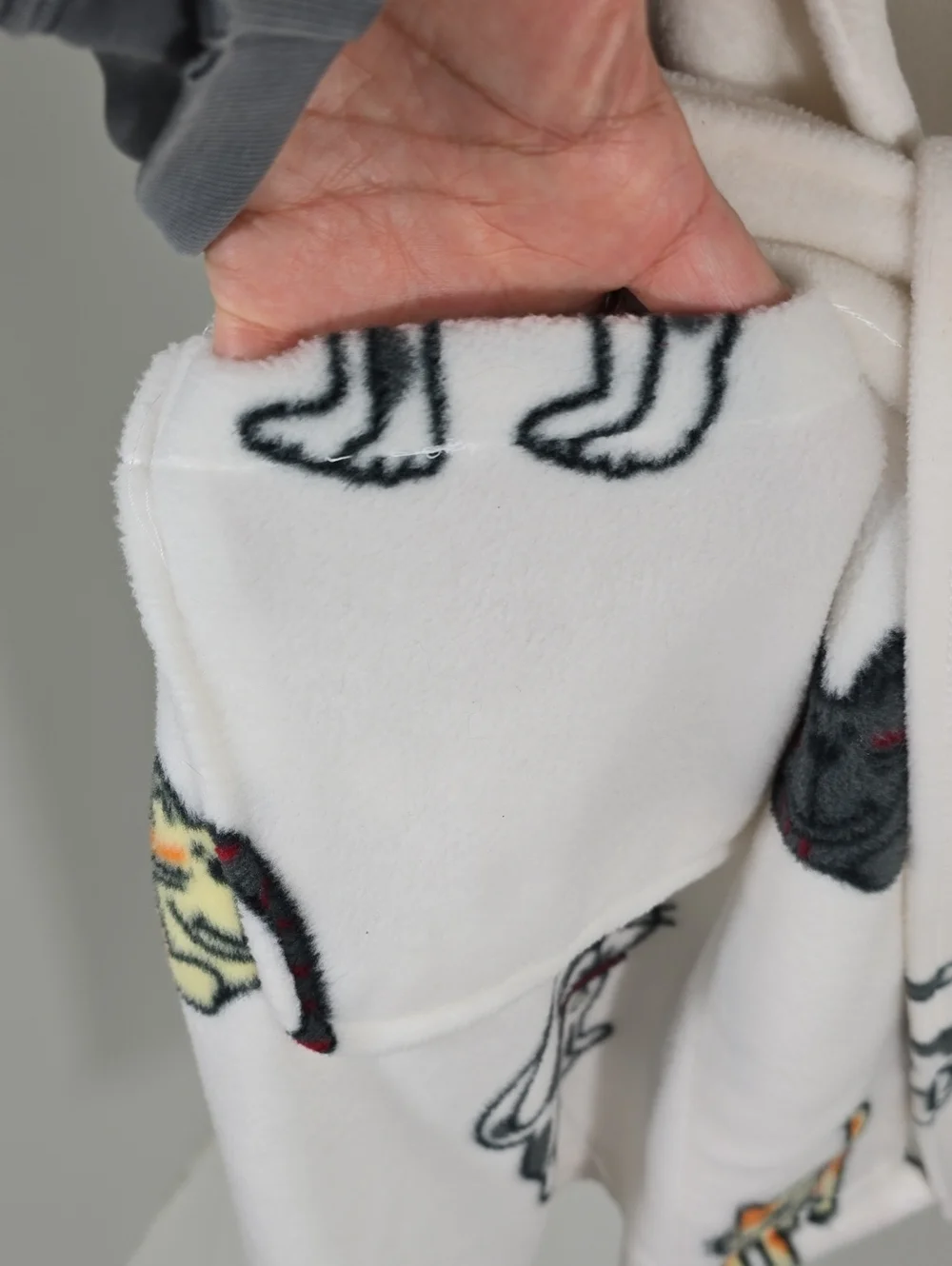 {Aegan Apparel} Soft Cat Print Fleece Robe White - ONE SIZE